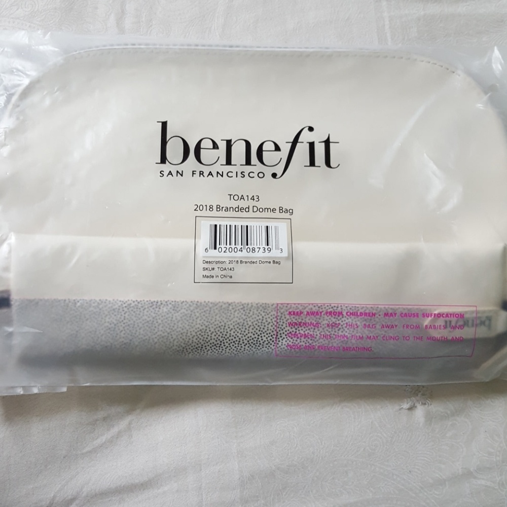 FREE W/ $20 PURCH Benefit Makeup Bag